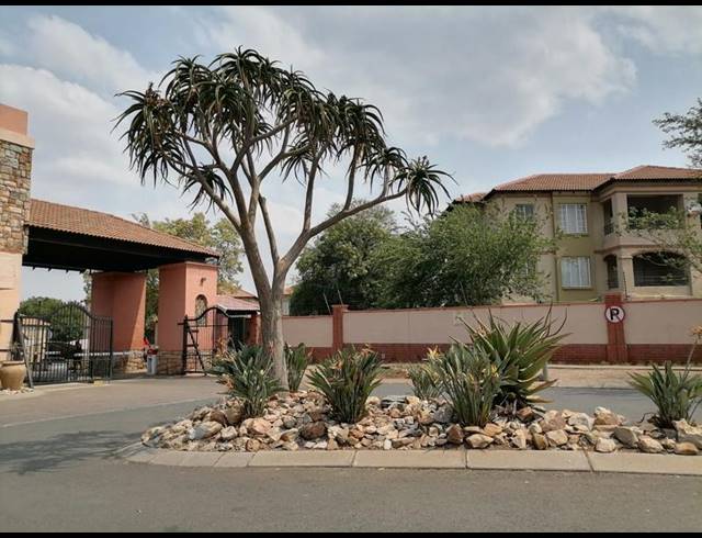 2 BEDROOM APARTMENT FOR SALE IN CASTLEVIEW